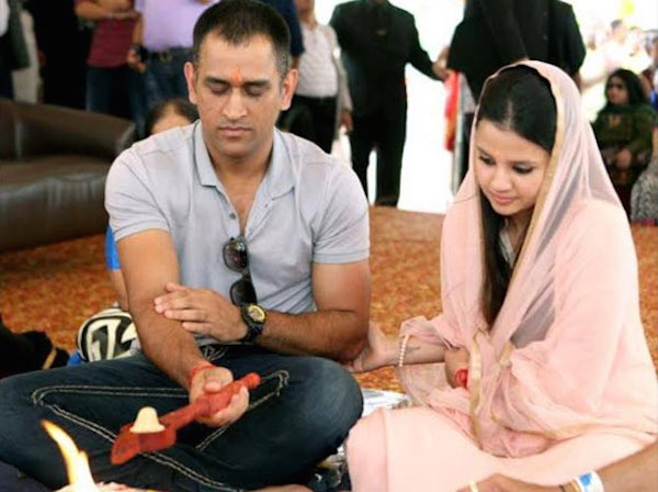 MS Dhoni with wife Sakshi Dhoni