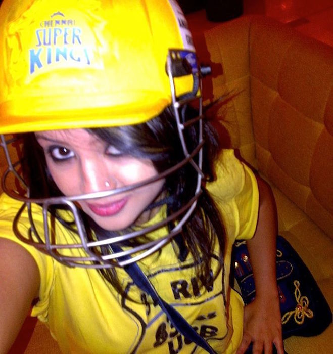 Sakshi Dhoni CSK helmet