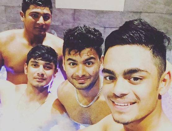 Rishabh Pant with his U 19 teamates