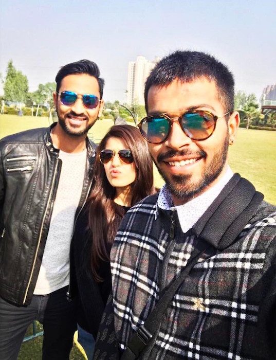 Hardik Pandya clicks selfie with Hardik Pandya, Pankhuri Sharma