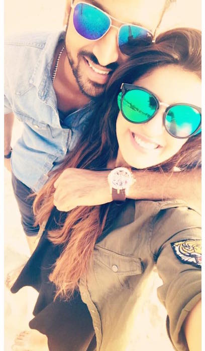 Selfie Moment of Krunal Pandya with Pankhuri Sharma