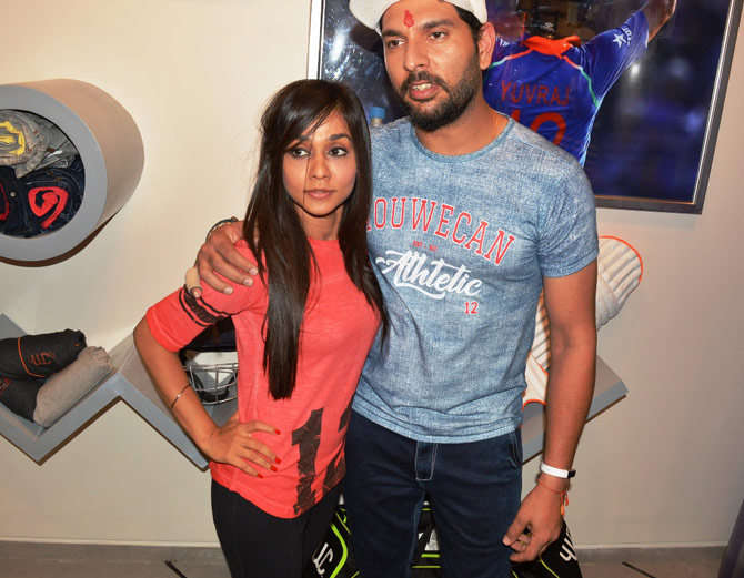 Yuvraj-Singh-In-Varanasi-2