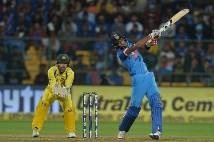 Hardik Pandya Six bengaluru