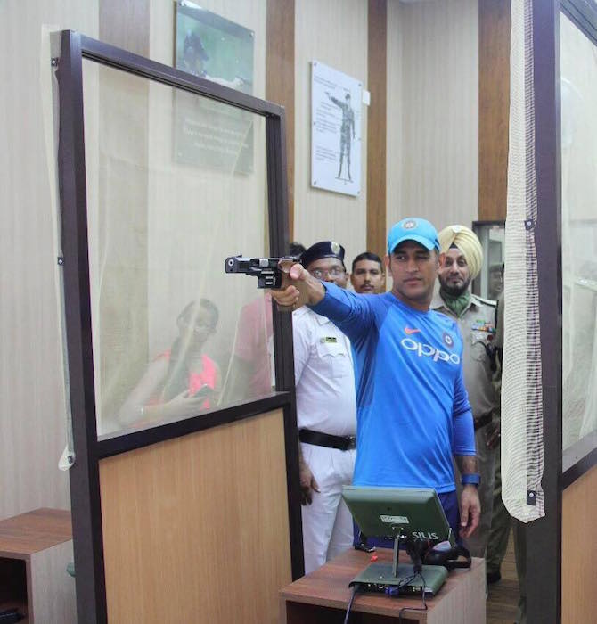 MS Dhoni shooting