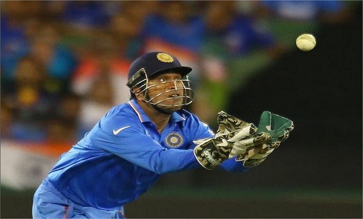 MS Dhoni catch