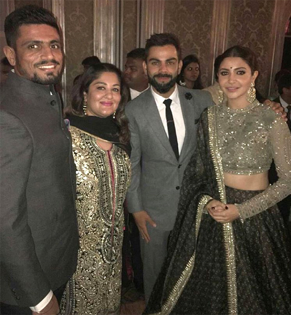 Anushka-Sharma-and-Virat-Kohli-at-Sagarika-Ghatge-and-Zaheer-Khans-wedding-reception