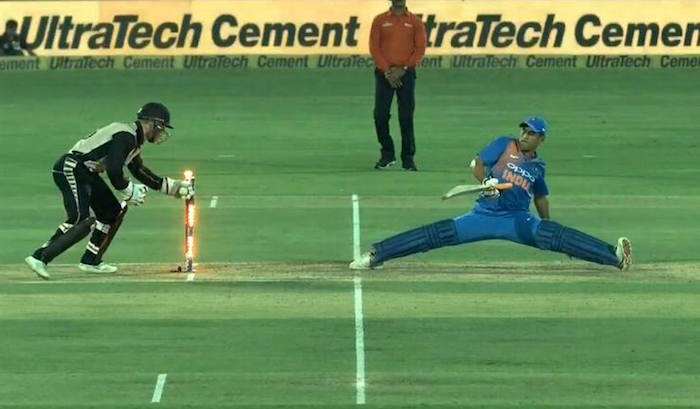 MS Dhoni full stretch