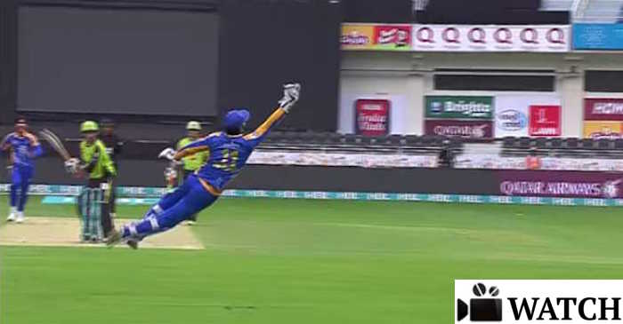 WATCH: Kumar Sangakkara grabs a sensational single-handed catch in PSL