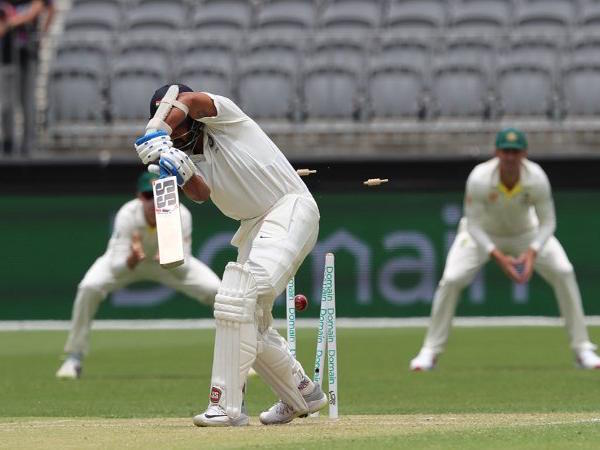 Murali Vijay bowled