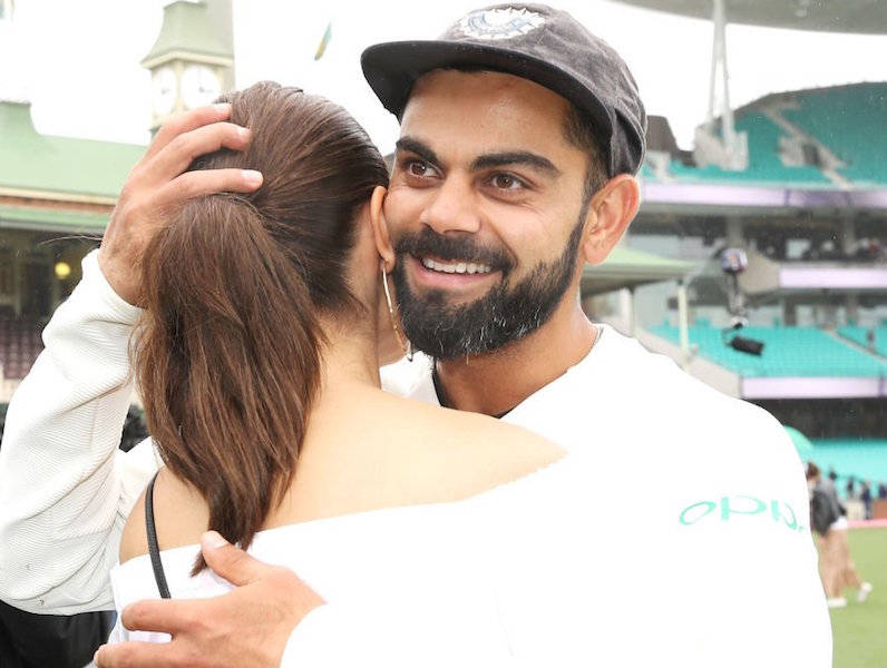 Virat hugs Anushka