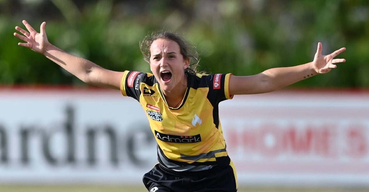 WATCH: White Ferns star Amelia Kerr takes a hat-trick in Super Smash final