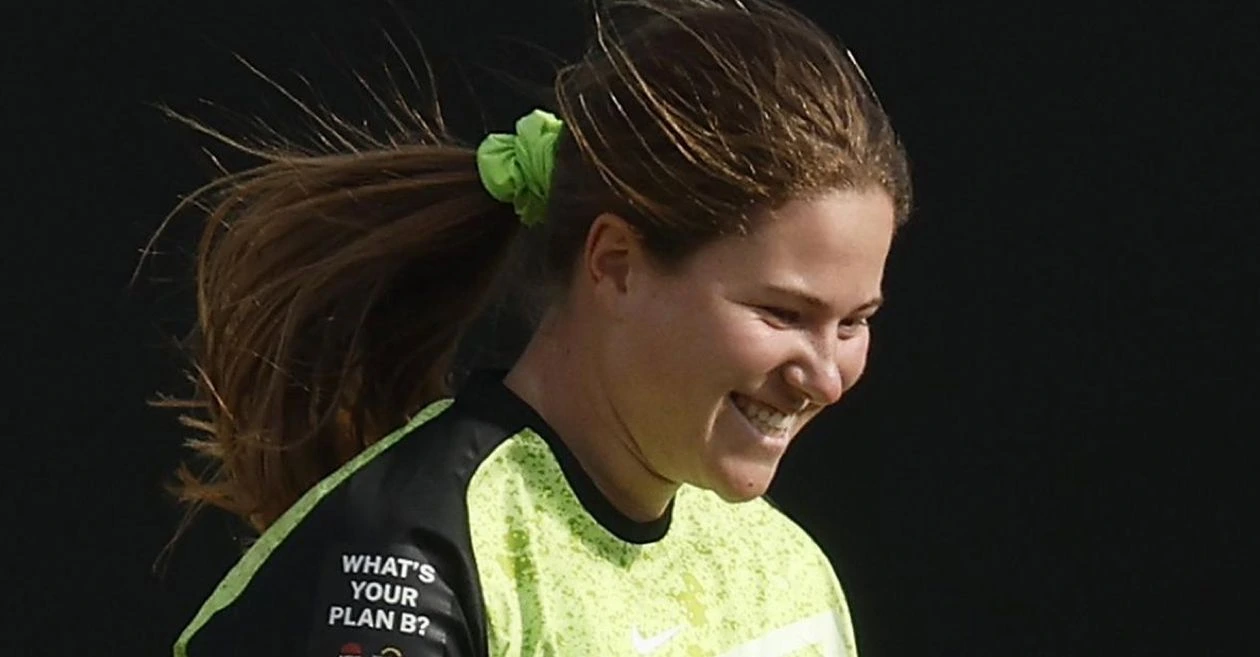 WBBL 2023: Hannah Darlington’s career-best figures power Sydney Thunder to big win over Melbourne Renegades