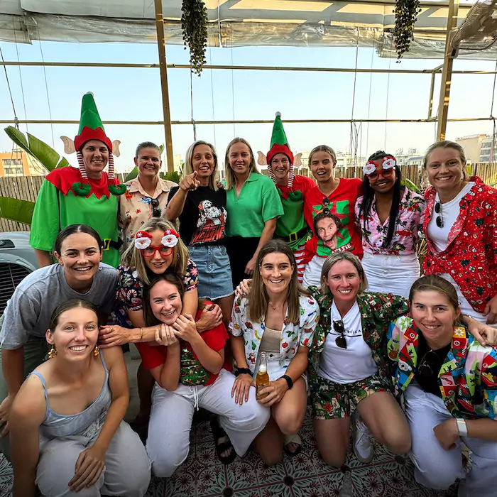 Ellyse Perry with her Australia teammates