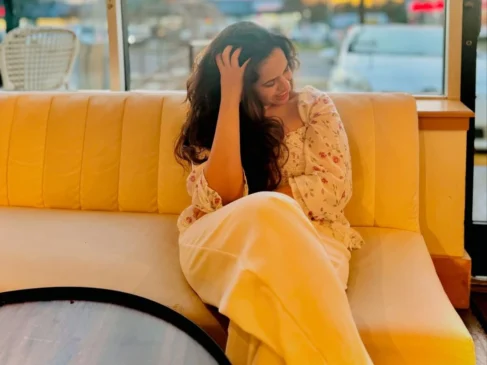 Sanju and his wife Charulatrha 2